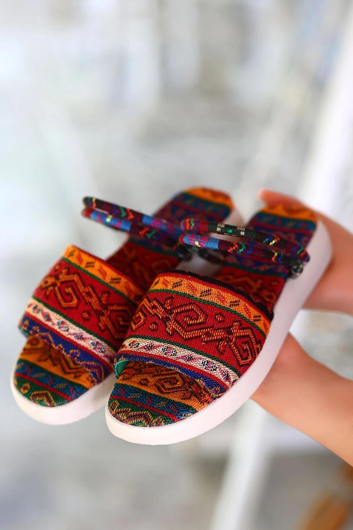 Bluefeet%20Kilim%20Desenli%20Kadın%20Sandalet